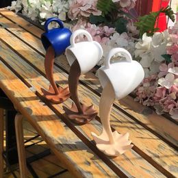 Decorative Objects Figurines Kitchen Home Resin Statues Floating Coffee Cup Art Sculpture Statue Crafts Spilling Magic Pouring Liquid Splash Mug 230617