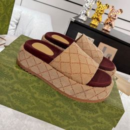 New style Slippers Sandal Sliders Macaron thick Sliders bottom Slidersnon-slip soft bottom fashion G house embroidered sandals women wear beach flip-flops INS