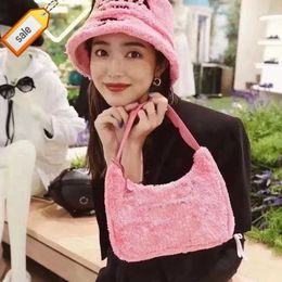 Top Designer Handbags Shoulder Bags Crossbody Bag Tote 2023 New Single Is Hell Song Zhiya Same Bag Pink Fluffy Small Messenger packet Factory Direct Sale