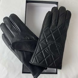 Gloves lies Womens leather gloves Designer sheepskin fur integrated cycling warm fingertip gloves
