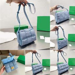 Винтажная дизайнерская сумка женщин плетения сумки для сумки для джинсовой ткани на плечо кошелек портативная мини -тонкая цепь маленькая квадратная кошелек 230524