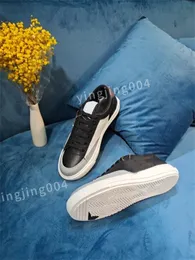 2023 Top Luxurys Designer sneakers Men Women Canvas lace up flat bottomed fashionable comfortable casual shoe size 35-46