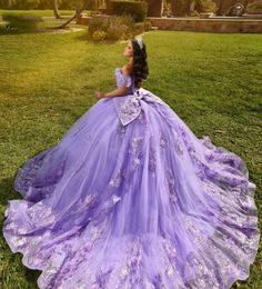 Lavender Quinceanera Sukienki z Bow Applique Vestidos de 15 Anos Tiulle Lace Treading Meksykańskie dziewczyny
