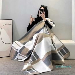 Designer Blankets Luxury Letter Home Travel Throw Summer Blanket Beach Blanket Towel Womens Soft Shawl 140*175cm