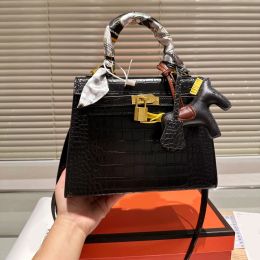 2023 Totes Designer Luxury Crossbody Handbags Fashion One Shoulder Bag Women Letter Purse Phone Wallet Print versatile