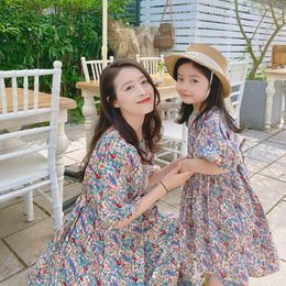 Family Matching Outfits Parentchild Wear Summer Girlfloral Skirt Mother And Women Princess Dress Mommy Me Clothes 230619