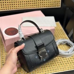 New women's handbag designer shoulder bag fashion crossbody bag leather letter bag classic barrel bag premium chain bag banquet small square bag crossbody bags purse