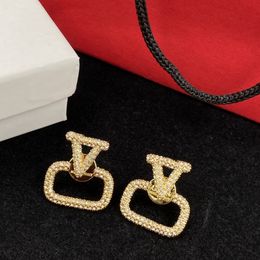 Classic high-end popular female designer earrings, fashionable and charming wedding and Valentine's Day jewelry gift box