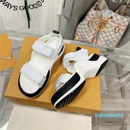 Luxury Designer Women Summer Sandals Flats Casual Shoes Beach Slids Couple Flats Hollow Design Party Dress Shoes