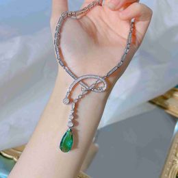 Pendant Necklaces Luxury Micro-inlaid Pear-shaped Simulated Emerald Pendant Neckles with Sparkling Water Drop Design Neckle For Women J230620