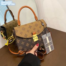 Factory wholesale ladies shoulder bag 3 Colours flip old vintage handbag elegant Colour matching leather backpack gold square buckle fashion purse