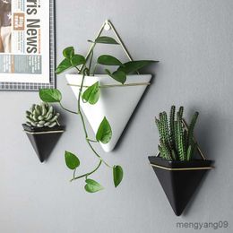 Planters Pots Simple Ceramic Flowerpot Succulent Plant Container Wall Mounted Iron Triangular Vase Self Water-Absorbing Planter Home Decor R230620