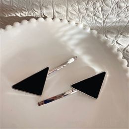 Delicate designer hair clips letters enamel hair clip iconic pattern classic thick fashion accessories small alloy triangle shape hairpin elegant ZB046 E23