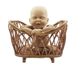 Keepsakes born Pography Props Baby Basket Vintage Rattan Baby Bed Weaving Baskets Wooden Crib for born Po Shoot Furniture 230620