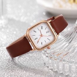 Luxus Ladies Uhren rotes Lederband Freizeitgeschäftsfrauen sehen Sportquarz -Armbanduhren digitales Zifferblatt Uhr