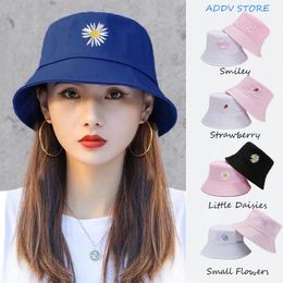 Wide Brim Hats Bucket Womens Doublesided Embroidered Smiley Fisherman Hat Wholesale Double Sided with Basin Cap Seasonal Sun 230620