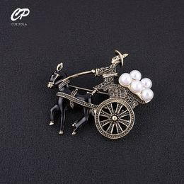 Pins Brooches Funny Creative Design Carriage Pin Fo Woman Child Party Accessories Vintage Pearl Corsage Holiday Gift 230621