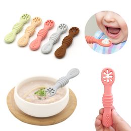 Cups Dishes Utensils 1PCS Lovely Baby Learning Spoons Set Adorable Toddler Tableware Silicone Teether Toys Feeding Scoop Training 230621