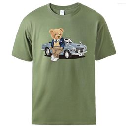 Men's T Shirts Teddy Bear Beside The Car Man Tshirt Graphic Funny Street Streetwear Cotton Breathable Clothes Basic Original Cool Short