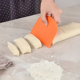 1pc Scraper Tools For Making Cakes, Plastic Sausage Flour, Cream Panel, Hanging Board, Scraper, Household Kitchen Face Cutting Knife, Kitchen Gadgets