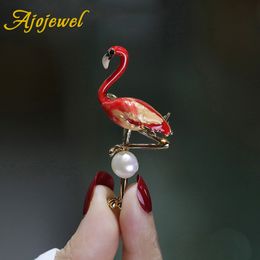 Pins Brooches Ajojewel Italy Enamel Brooch Flamingo Jewelry With Natural Pearls Bird For Women Men Fashion Gift 2023 230621