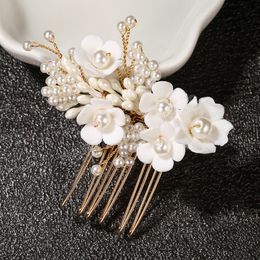 Wedding Ceramic Flowers Hair Comb Barrettes with Luxurious Freshwater Pearls for Bridal Princess Alloy Headpiece Tiaras Fashion