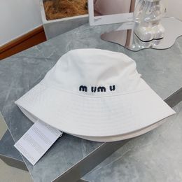 Bucket hat high version Miu's girls like to wear all kinds of clothes to show their thinness, classic embroidery and fashion