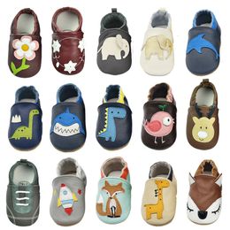 First Walkers spädbarnskor mjuk äkta läder pojkar flickor skidsäker sko höst baby flicka sneakers småbarn pojke födda tofflor första vandrare 230620