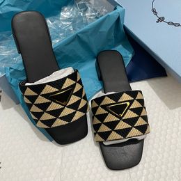 2023 Designer Slides Women Embroidered Fabric Slippers Metallic Slide Sandals Luxury Letter P Sandal Triangle Chunky Heels Fashion Summer Beach Low Heel Shoe