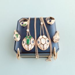 Designer Collection Style Necklace Armband Ring Open Bangle Women Settings Diamond Plated Gold Malachite Mor of Pearl Snake Serpent Snakliknande smyckesuppsättningar