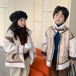 Päls vinterbarn mode fleece förtjockar lapptäcke rockar koreansk stil lös unisex päls integrerade jackor 230620
