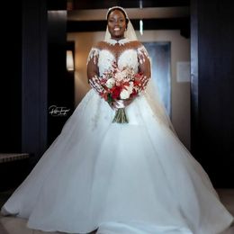 2023 Ball Gown Wedding Dresses Luxury Jewel Neck Crystal Beading Illusion Long Sleeves Tulle Dubai Arabic Bride Bridal Gowns Plus 233n