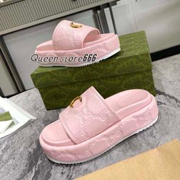 2023 New Embroidery One Line Thick Sole Sandal with Elevated Waterproof Platform Letter Slippers Wear INS