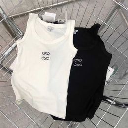 Kırpılmış üst tişörtler kadın örgü tank üst tasarımcı nakış yeleği kolsuz nefes alabilen kukla kadın sporları New564