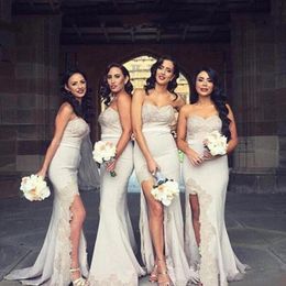 2023 Lange Brautjungfern-Abendkleider mit sexy Herzausschnitt und Spitzenapplikationen, seitlicher Schlitz, Sweep-Zug, maßgeschneiderte Kleider mit Reißverschluss hinten für die Hochzeit