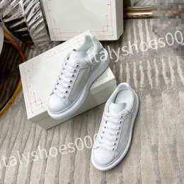 2023 Top Casual shoes women and men Thick soled shoe designer Travel lace-up sneaker fashion lady Running Trainers platform cloth sneakers size 35-45