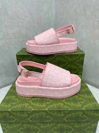 Designer Sommer Frauen dicker alleiniger Anti-Slip-Sandalen Mode neue Strand im Freien sexy rosa Hausschuhe Sandalen 35-42