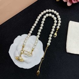 Anhänger Halsketten Designer Brief Vivian Halsreifen Luxus Frauen Modeschmuck Metall Perlenkette Cjeweler Westwood Cascade Design 678ess
