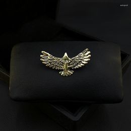 Brooches Exquisite Retro Bird Brooch Small Suit Corsage Pin For Men Coat Flying Animal Pins Lucky Gifts Jewelry Clothing Accesories