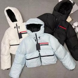 PR23DA Trendy Erkek Kadın Tasarımcı Aşağı Parkas Harfler Rozeti Pullarda Kış Bayan Ceketler Coats Casual Streetwear 3 Renkler S-L Beden Tops