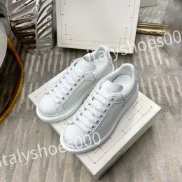 2023 Casual shoes women and men Thick soled shoe designer Travel lace-up sneaker fashion lady Running Trainers platform cloth sneakers size 35-45