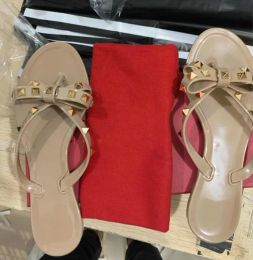 Kadın Tasarımcılar Luxurys Sandalet Rivet Marka Bow Düğüm Düz İzleyiciler Sandal çivili kız jöle platformu slaytlar Lady Flip Flops 35-41