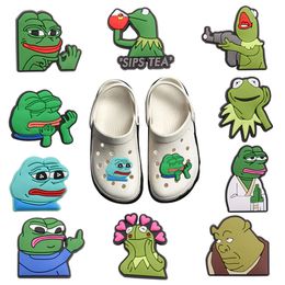 Cartoon Buckle JIBZ Clog Fit Wristbands Frog Tea Heart Gun diy Croces Charms Decorations Hole Kids Shoes Ornaments