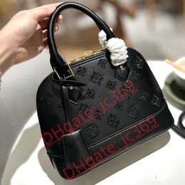 2023 Embroidered Shell Bag Designer Fashion One Shoulder Crossbody Bag Classic Handbag Shiny Pure Steel Hardware Accessories Zipper Closure Size 24 * 18cm