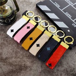 Leather key chains fashion designer keychains lanyards mens metal keychain car key chain bag charm pendant unisex keyring classic fashion accessories LZY9