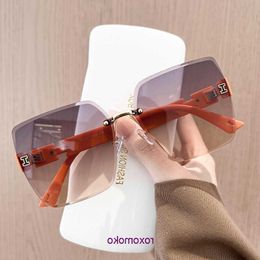 Top Original quality H home sunglasses on sale familys same frameless cut edge womens summer haute couture 2023 new UV resistant fashionab Wit With Gift Box YBRZ