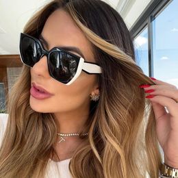 2023 VIP Five-Star Review Of The New Model With A Large Frame Made Of PC Material And Exquisite Appearance Luxury Sunglasses For Women Suitable For Daily Travel Wear