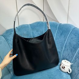 2023 New women's shoulder bag High-end custom handbag made of cowhide material leather smooth and delicate This bag is very cool large capacity and very light