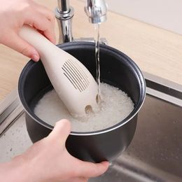 1pc Random Rice Drainer, Rice Sieve, Draining Spoon, Multi-Functional Rice Washing Spoon, Portable Drainer Philtre Rice Washing Spoon, Kitchen Tools, Kitchen Accessories