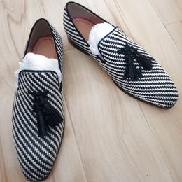 New Arrival Woven Pattern White And Black Leather Shoes For Mens Brand Fashion Men Tassel Loafers Designer Slip On Dress Shoes